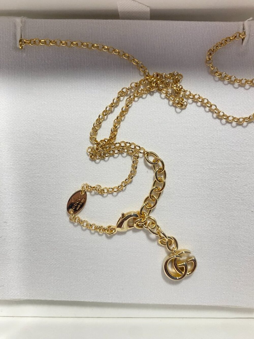 Gucci Crest Pendant Necklace New with Packaging - Picture 3 of 6
